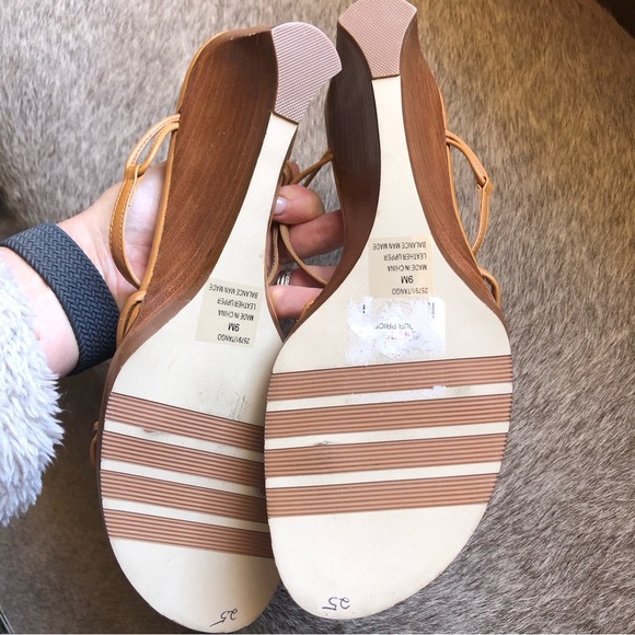 White mountain tan genuine leather strappy sandals carved wood heel 2.5” size 9 - Picture 7 of 8